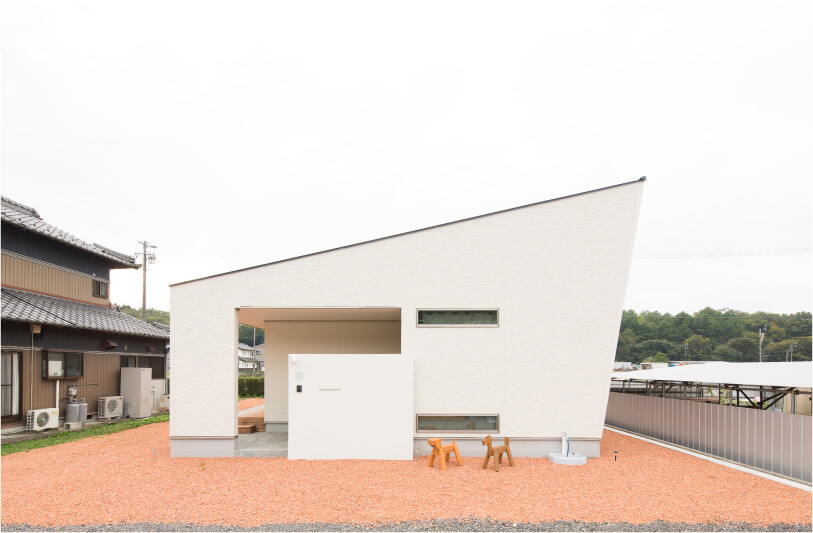 斜:コンパクトに間取りを整えながらも収納力抜群なお住まい